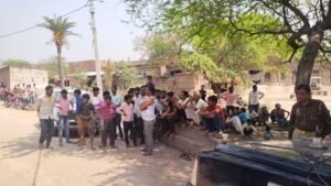 कपिल क्षेत्र के गांव शाहीपुर में पट्टे की भूमि पर देव प्रतिमा स्थापित कर दबंगों ने किया कब्जे का प्रयास