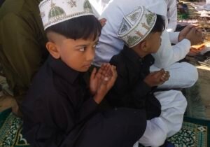 people-prayed-after-offering-namaaz-hugged-each-other-and-wished-eid-police-and-administration-remained-alert