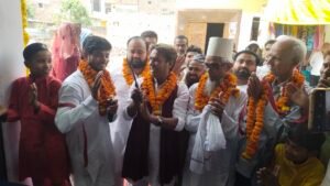 बिस्मिल्लाह क्लॉथ हाउस की ग्रांड ओपनिंग, सपा नेता नवल किशोर ने काटा फीता 