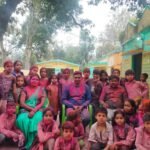 प्राथमिक विद्यालयों में बच्चों ने मनाई होली,रंग-गुलाल लगाकर शिक्षकों संग झूमे छात्र-छात्राएं
