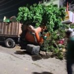 डंपर की टक्कर से तीन युवकों की मौत, ग्रामीणों में आक्रोश