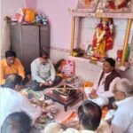 हवन पूजन के साथ कलम दवात की हुई पूजा