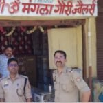 चौकी के निकट तीन दुकानों से लाखों के जेवर नकदी व सामान चोरी