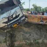 डंपर की टक्कर से दो भाई घायल,स्कूल से लौटते समय हुआ हादसा