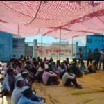 दूध खरीद में धोखाधड़ी का आरोप, किसानों का धरना, खरीद केंद्र पर प्रदर्शन, DM को संबोधित ज्ञापन भी दिया