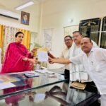 मंडी समिति अग्नि कांड को लेकर डीएम से मिले व्यापारी, कायमगंज में फायर बिग्रेड गाड़ी के ठहरने की उठाई मांग