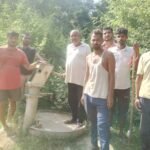 कई महीनों से खराब हैंडपम्प, चिढ़ा रहे ग्रामीणों को