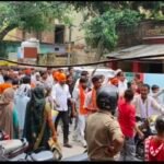 गौशाला वीडियो विवाद पर तहसील का घेराव,हिंदू संगठनों-भाकियू का प्रदर्शन, SDM के खिलाफ नारेबाजी
