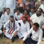 छात्रों की गूंज आंदोलन पर बवाल : पुलिस ने बंद किया गेट, कांग्रेसियों की धक्का-मुक्की के बाद निकली रैली