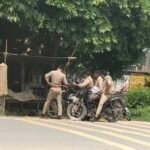 श्रावण मास में भी खुलेआम चल रहा मुर्गा मीट का कारोबार, पुलिस की मौजूदगी पर उठे सवाल