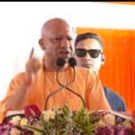 बाढ़ प्रभावित परिवारों के बीच पहुंचे सीएम योगी, 1,000 परिवारों को बांटी जाएगी राहत सामग्री