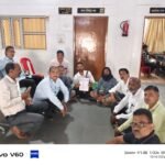 पत्रकारों की समस्याओं को लेकर कलेक्ट्रेट पहुंचे प्रिंट एवं इलेक्ट्रॉनिक मीडिया एसोसिएशन के पदाधिकारी, 15 सदस्यीय प्रतिनिधिमंडल ने सौंपा 14 सूत्रीय ज्ञापन