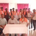 नवीन मंडी कायमगंज में किसानों एवं व्यापारियों का सम्मान, जिला अध्यक्ष आदेश अग्निहोत्री का अंगवस्त्र पहनाकर किया स्वागत